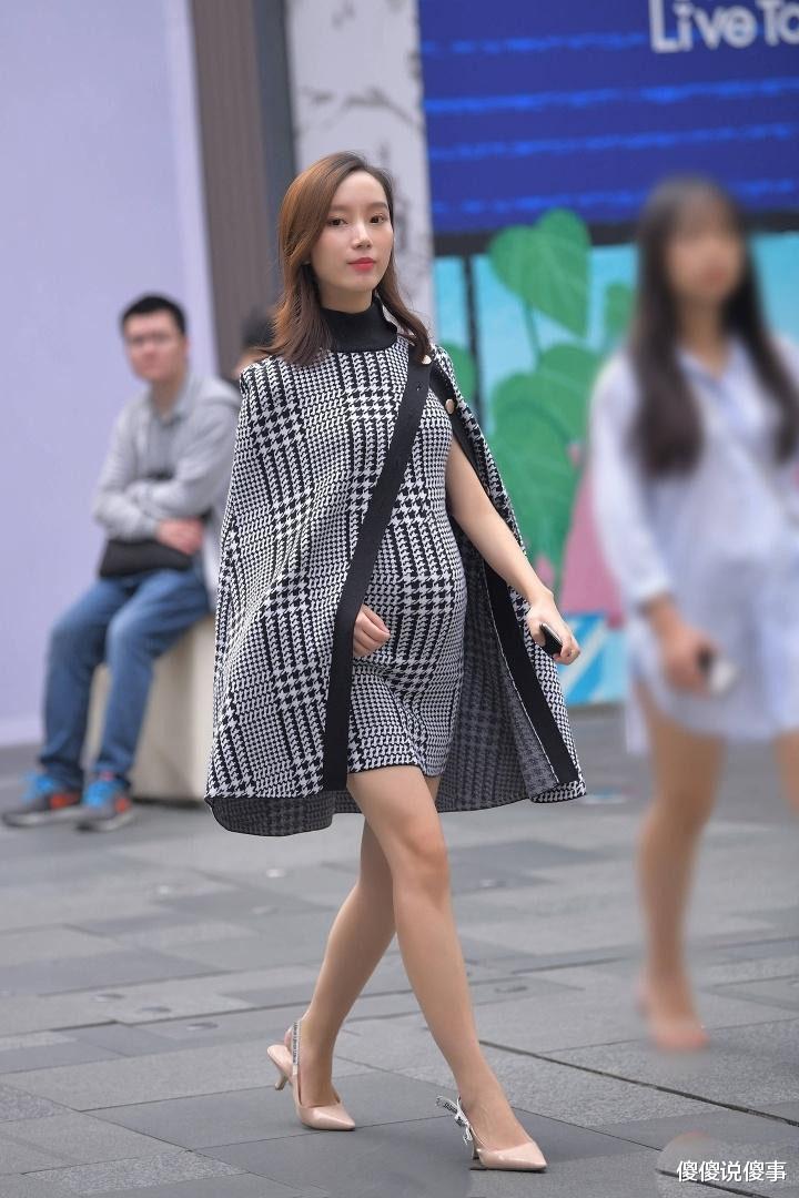 「穿衣搭配」如果没猜错的话,妹子应该是几个月大了吧?