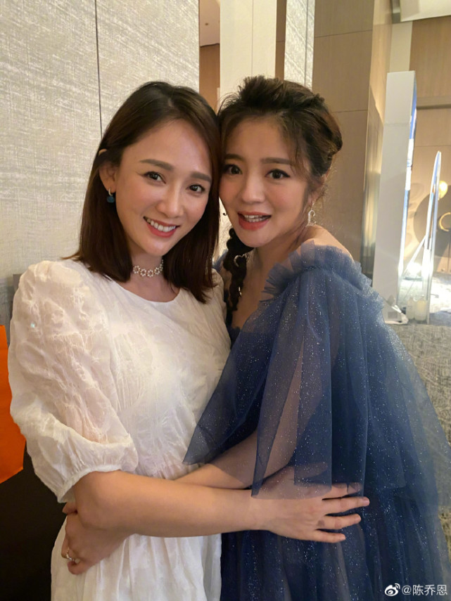 安以轩|安以轩生日修图孕肚变小，陈乔恩晒无滤镜下，安以轩孕肚超挺超大