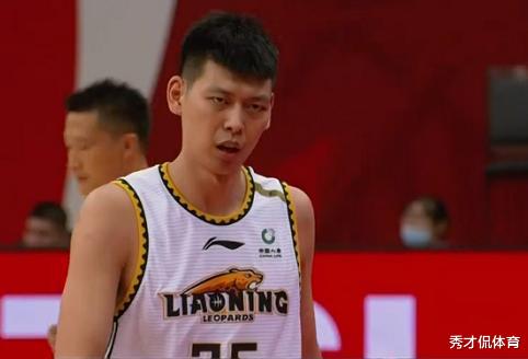 朱荣振|知耻后勇！朱荣振拿到6分9篮板，三人夹击也打进，杨鸣送上鼓励