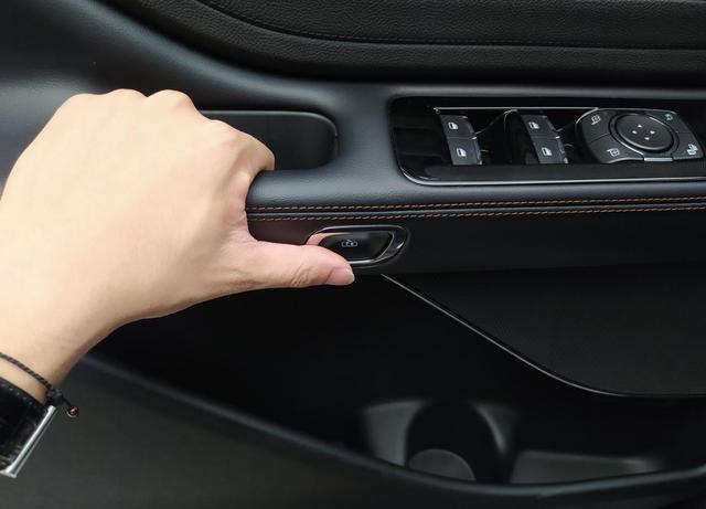 奔驰GLE|探店林肯飞行家:意向客户对比过GLE、X5,成交价超60万