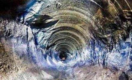 『』地球为什么不能被挖通？地球上挖的最深的坑有多深？