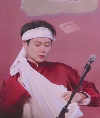 郭德纲|“低配冯绍峰”重大失误，郭德纲黑脸：拿恶俗当有趣拿观众开涮？