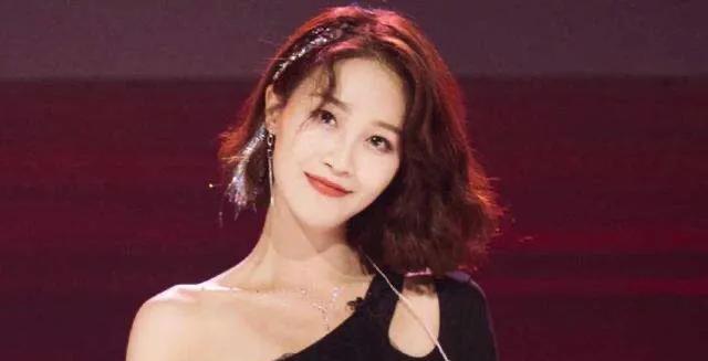 蓝盈莹|蓝盈莹选择宁静组，比起郑希怡，白冰的眼神让人知道她有多被讨厌