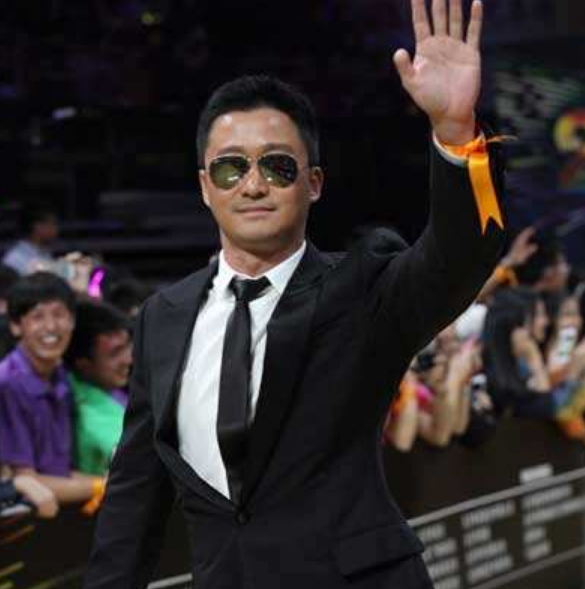 『吴京』他学吴京“砸家当”拍电影，票房只有“0.002亿”血亏，现在沦为主播