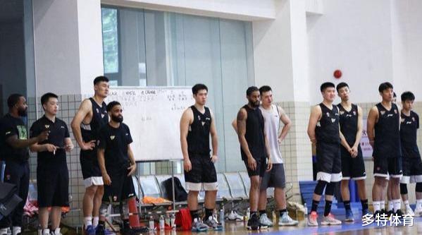 「广东男篮」宏远备选外援曝光！肌肉劲爆让威姆斯也甘拜下风，是广东秘密武器