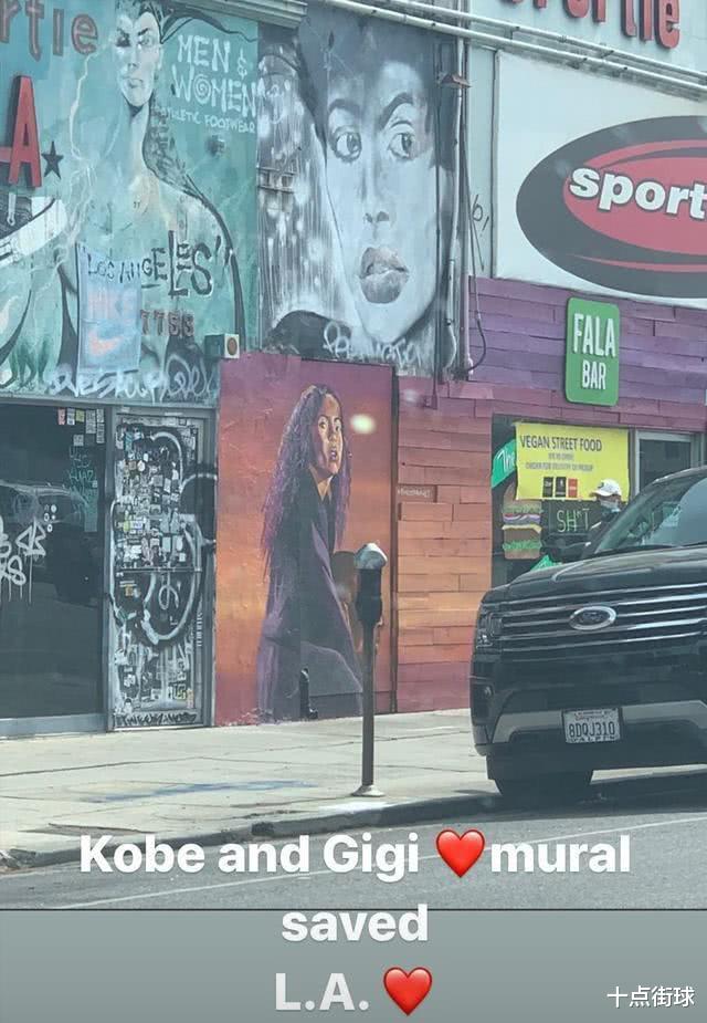 「玛利亚」库里再游行狂喊特朗普滚蛋!洛杉矶遭打砸抢烧,唯独科比壁画无损