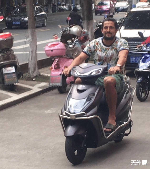 国足:做了31年巴西人的他,即将进国足了!不愿找中国女孩,爱吃饺子