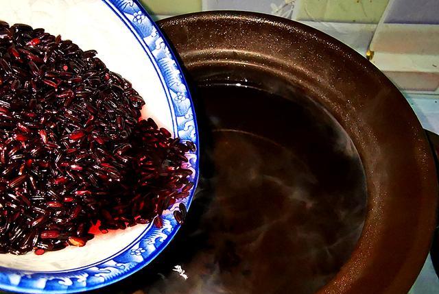 立冬|明日立冬，别忘了喝这暖身粥，黑白红3种食材搭配，补全营养过冬