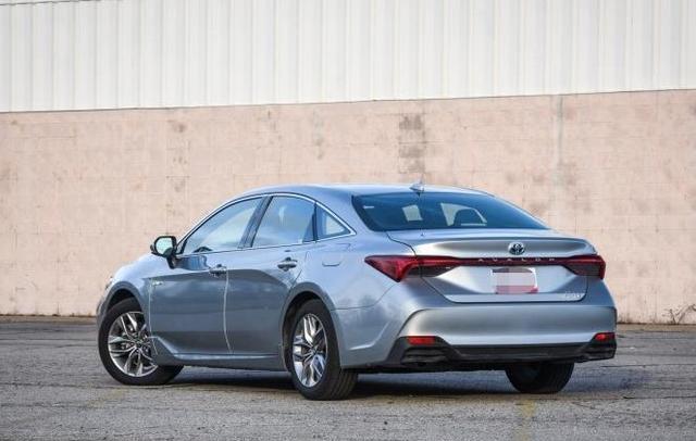 【亚洲龙】开完丰田亚洲龙，再换到红旗H7上，车主：对比后差距一目了然！