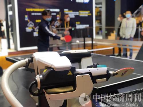 |来看进博会上的黑科技：和机器人打球，让它给你化妆……