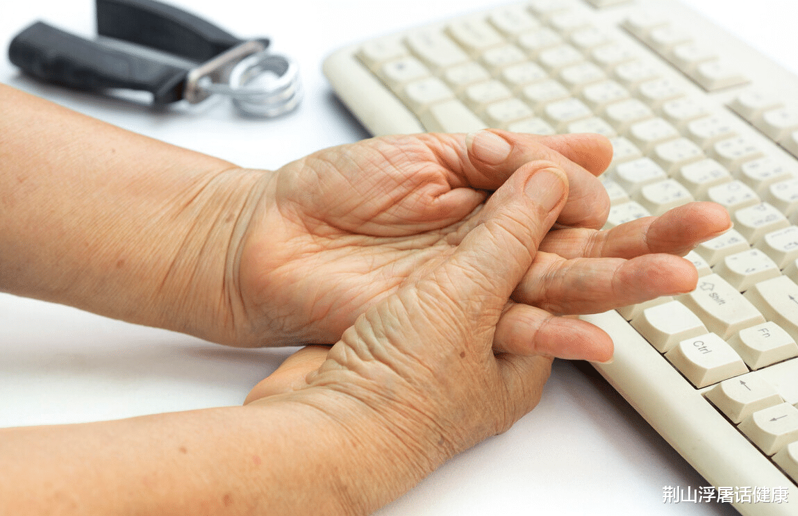 肝脏|肝好不好，看手脚便知道！手脚出现6异常，小心肝病找上门