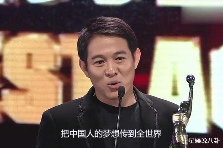 「易烊千玺」知名作家为易烊千玺“抱不平”，发文质问周冬雨，为何不拒绝领奖