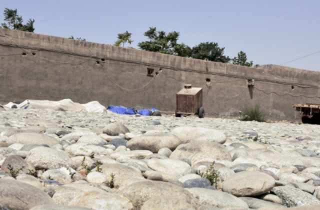 []河流中有着宝物，当地人靠玉石为生，现在已对外开放