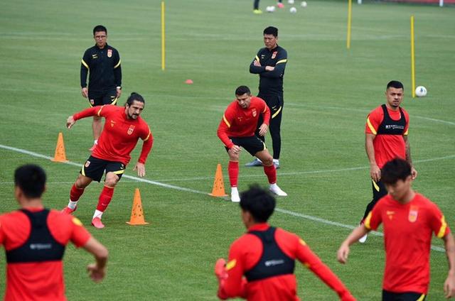 「韦世豪」刚开练又受伤？韦世豪到底怎么了，新赛季状态成疑