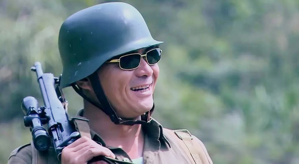 恰同学少年@主演《恰同学少年》走红，却被抗日神剧毁了前途，如今泯然众人矣