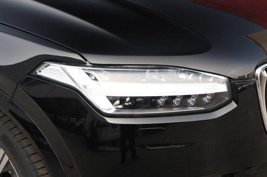 新车|开10年就只换轮胎！坚持纯进口，舒适堪比高铁，却连跌13.96万没人要