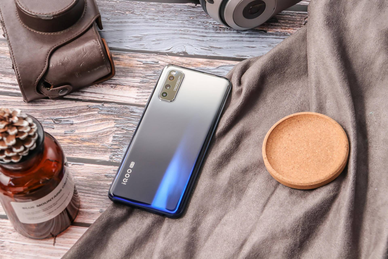 iphone12■“小米杀手”再次出招，2498元高性能5G手机