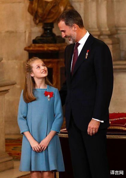 西班牙14歲大公主變優雅少女，金羊毛勛章醒目，與13歲妹妹距離拉大-圖6