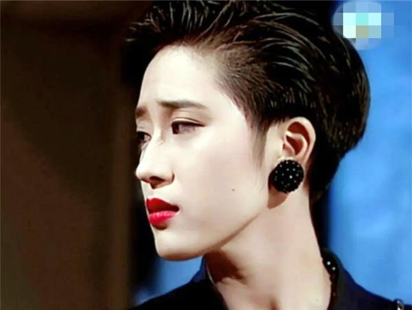 【林青霞】关之琳：这是我年轻时，林青霞：这是我年轻时，陈法蓉：麻烦让让