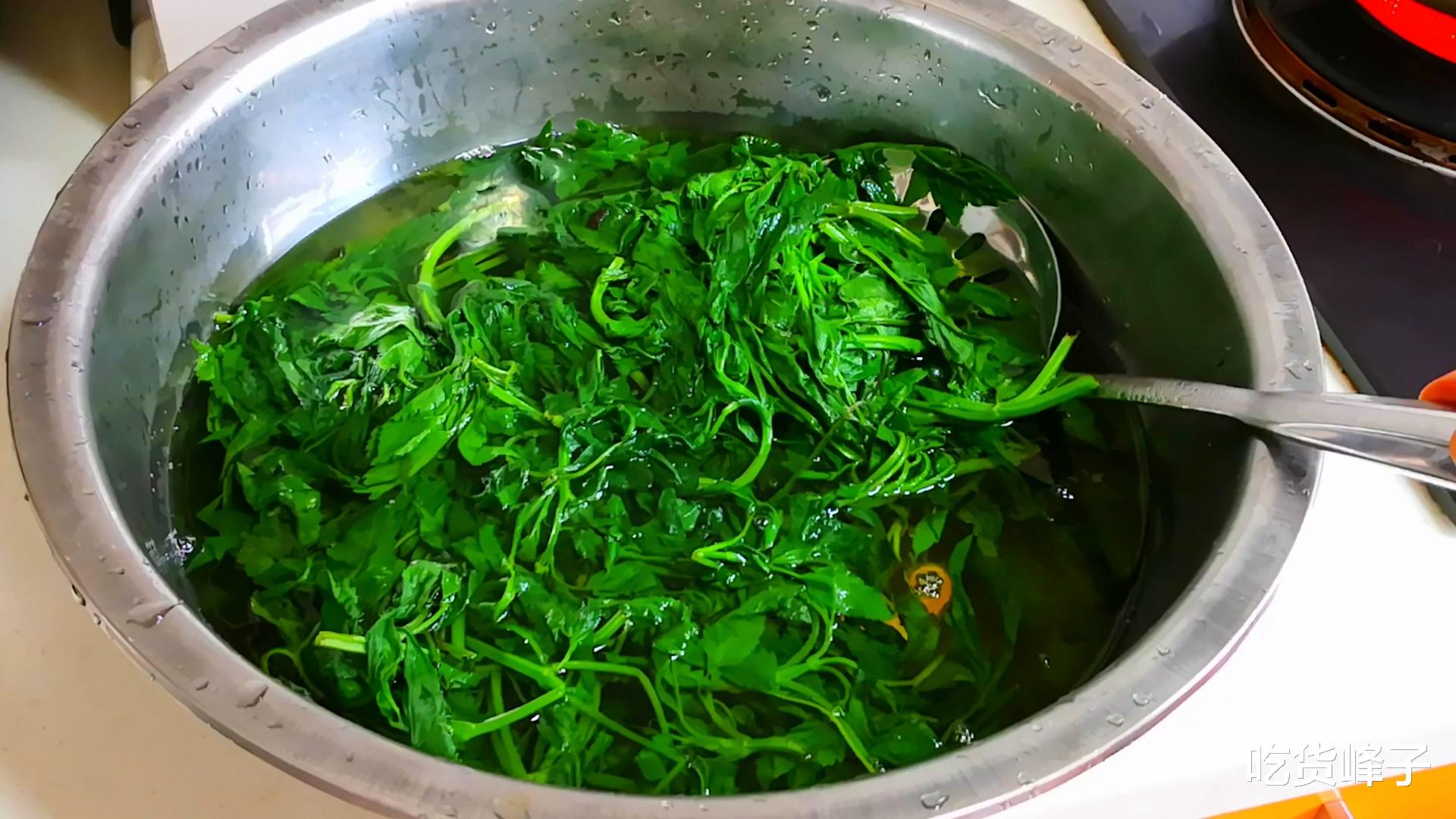 野菜|80岁大爷街边卖它，年轻人没人买，老人都抢着要，老人：别不懂吃