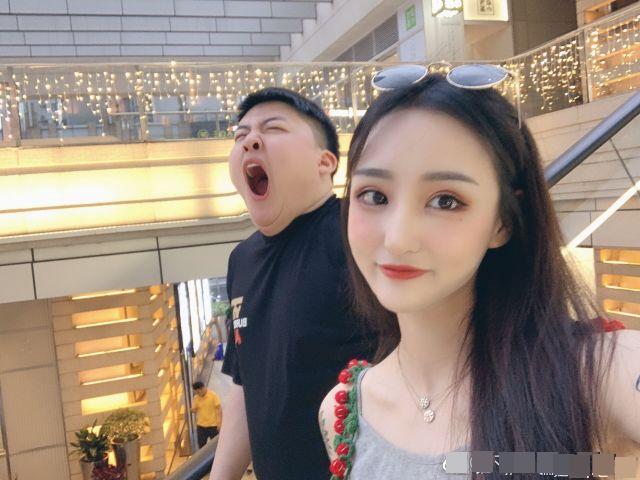 Uzi|UZI女友晒生活照，一物品让人生疑，这是想给UZI“下毒”？