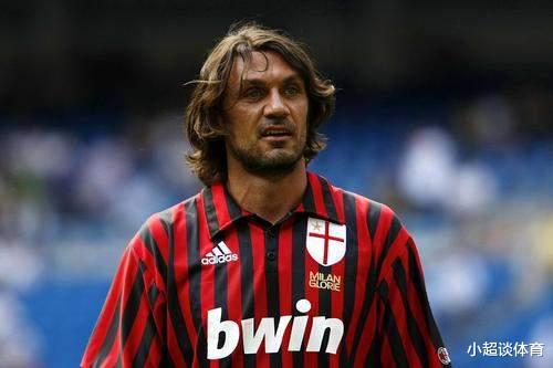 卡洛斯|都是公认的顶级后卫球员 马尔蒂尼跟卡洛斯到底谁更强呢？