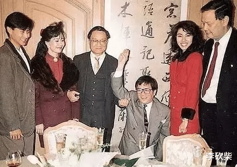 林燕妮|踢走黄霑前妻，百万买皮草，70岁穿露背装，林燕妮为何这么豪