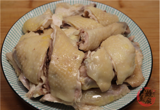 苦瓜|客家正宗“隔水蒸鸡”鸡肉香嫩又可口，比广东白切鸡好吃100倍