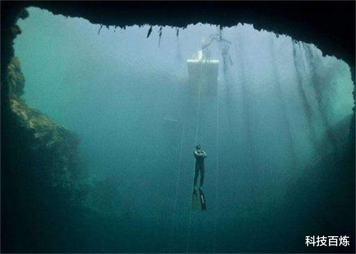 [无底洞]地球多次发现无底洞，究竟通向何处？科学家：通向地心！