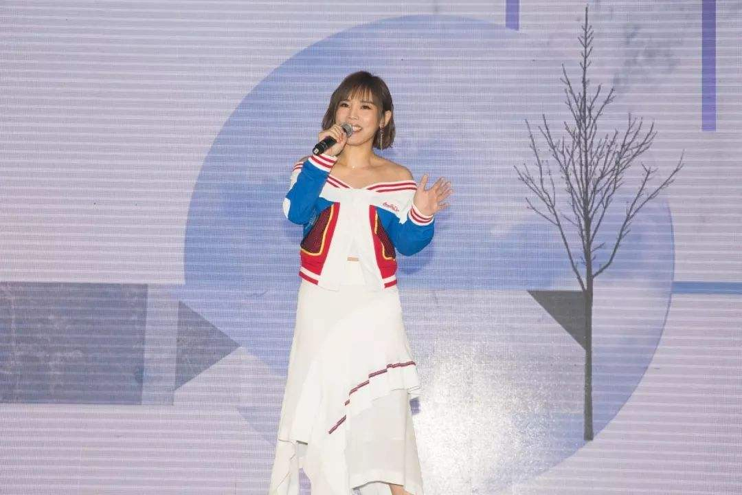 王蓉|42岁王蓉风光不再，沦落参加简陋商演，现场卖力十足竟无人问津