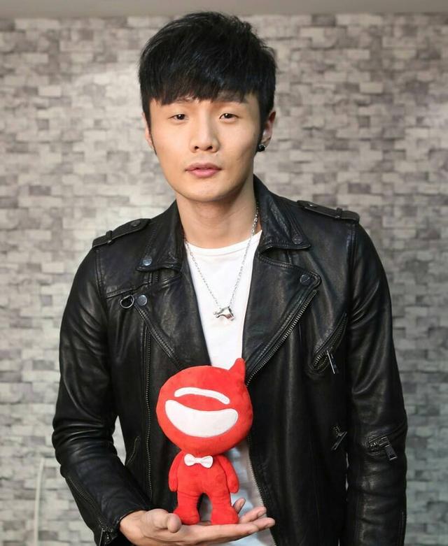 「周杰伦」华语唱作男歌手三巨头,如今恐怕要多一位了!