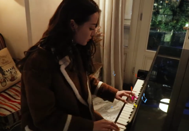 『迪丽热巴』有种真实叫热巴教钢琴，黄景瑜着急学会，她一个举动暴露钢琴水平
