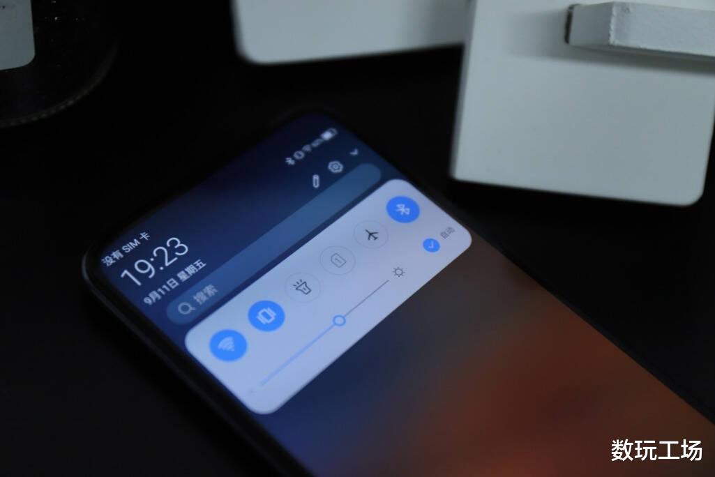 摄像头|亲测中兴AXON20，看不出屏幕下面藏了个摄像头