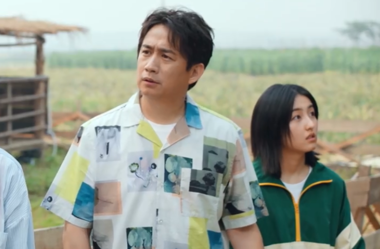 [张子枫]张子枫录综艺懒得涂粉底，镜头给出脸部特写，才知18岁皮肤多真实