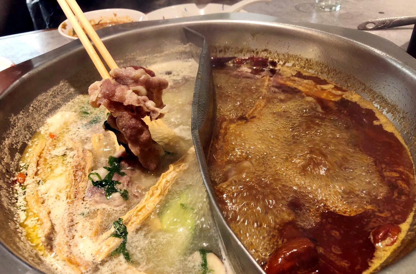 火锅|吃火锅，服务员常过来问你“加汤不”，实际是暗示你，不懂很难堪