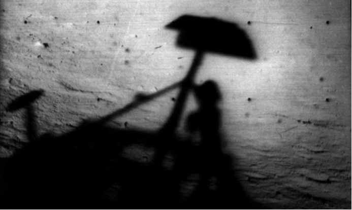 月球|宇航员在月球背面失联1小时,期间传来神秘音乐,听者几乎崩溃