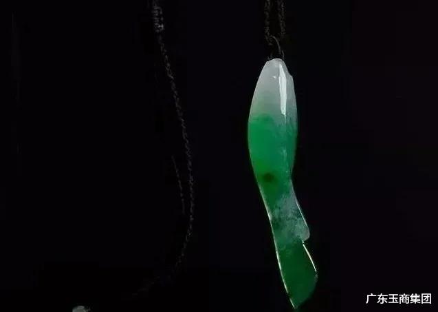 苏富比|翡翠越贵,挂绳越暗是什么道理?千万别踩到雷区!