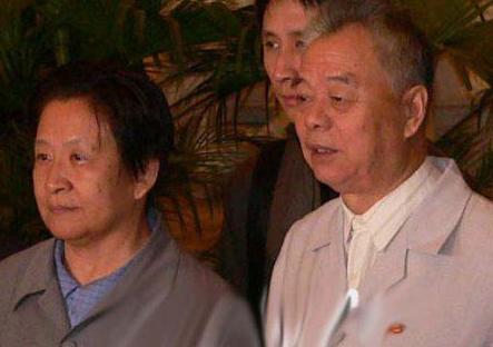 开国元勋|他是毛主席的警卫员，57岁娶了伟人小女儿，相濡以沫30余年