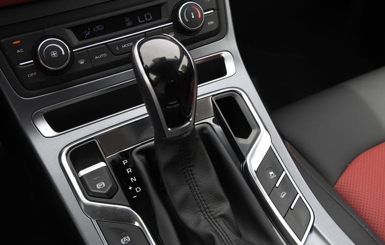 吉利远景|不应被忽视的中国造,上市至今鲜有骂声,油耗5毛一KM,才6万起!