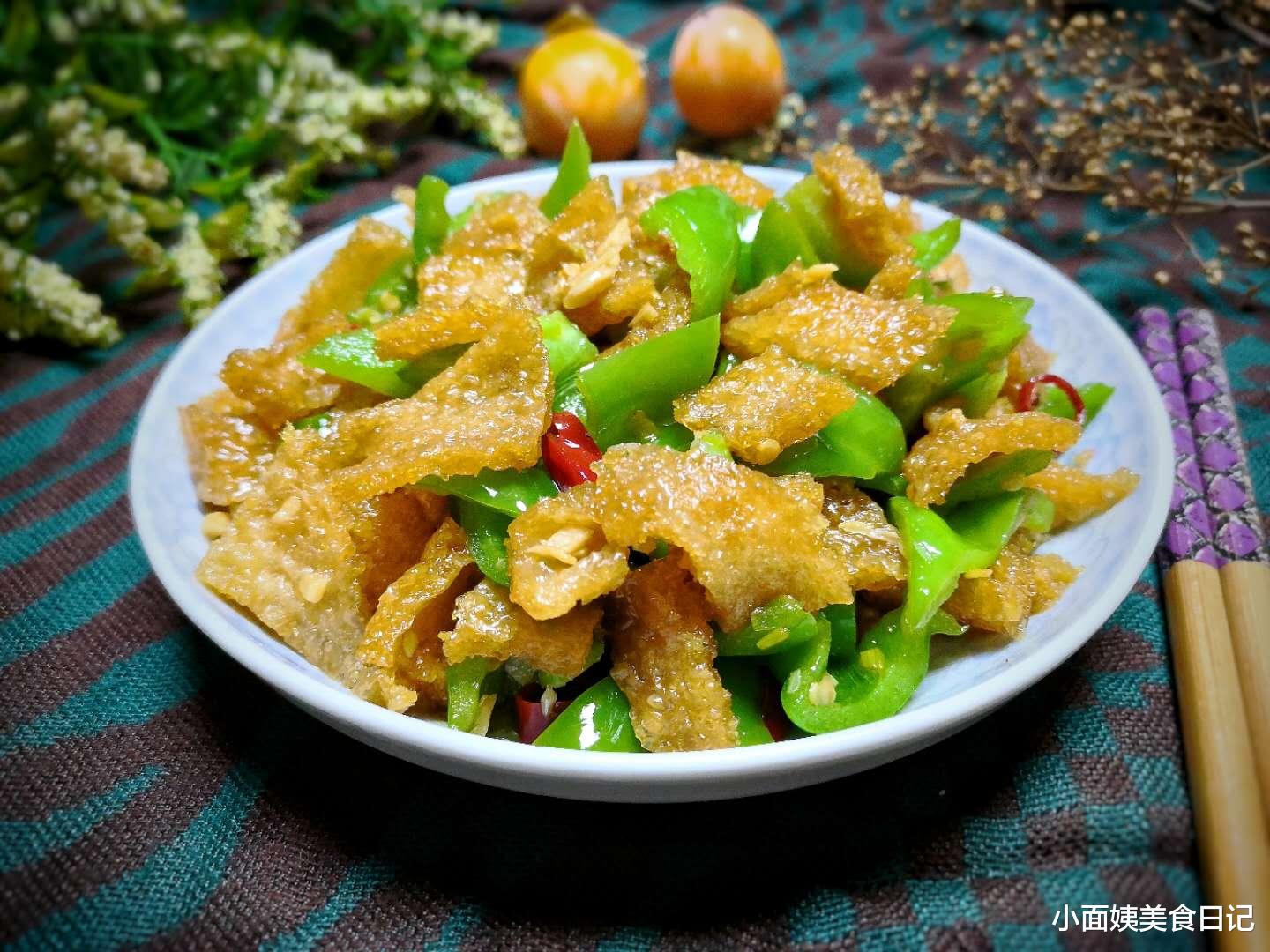 青椒|秋天,吃肉不如吃它,便宜实惠,和青椒炒比肉还好吃,下饭倍棒!