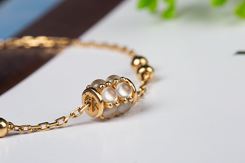 翡翠|比钻石更有价值，小轩带你认识翡翠是个什么宝藏！