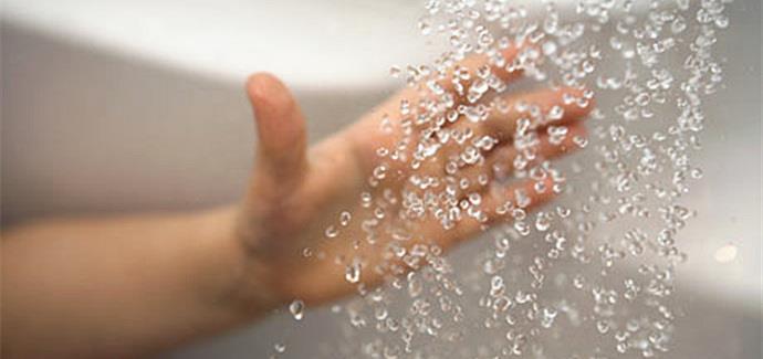 『疾病』洗冷水澡能给人体带来2个好处，但这5类人不要轻易尝试，了解下