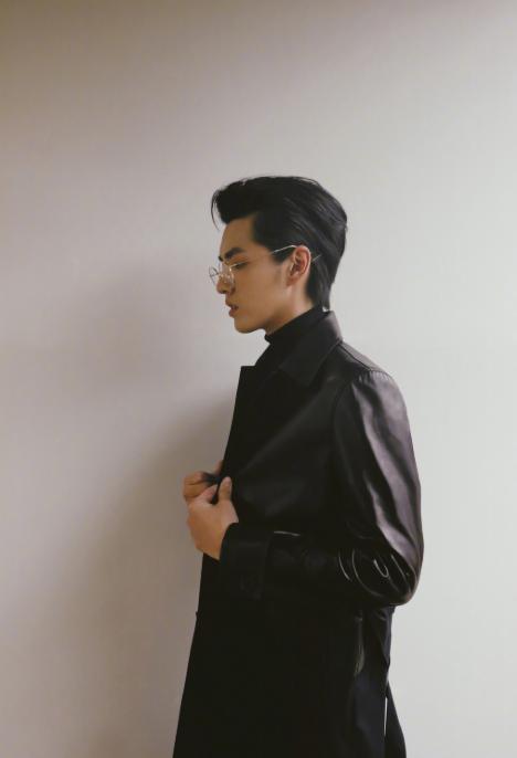 谢娜|谢娜说会火的男星，王一博吴亦凡都成了顶流，唯独他还在十八线！