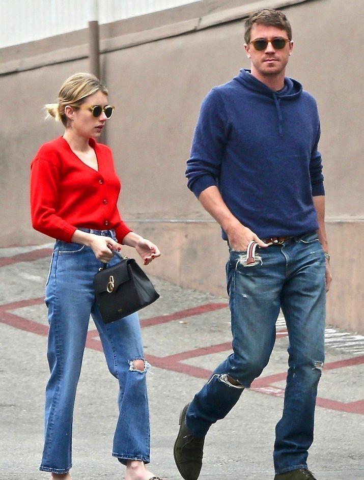 艾玛·罗伯茨|艾玛·罗伯茨大热天穿毛衣，原来是怀孕了，高个子男友太英俊