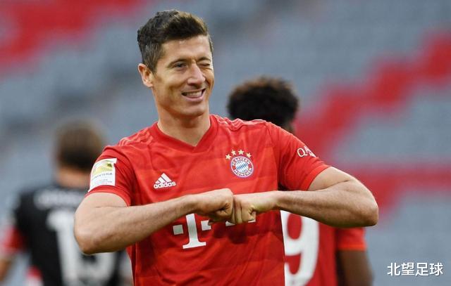 莱万■近十年来公认的三大中锋之一,全面解析几乎完美的拜仁神锋莱万