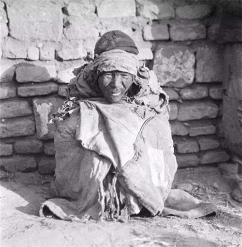 晚清|清末的穷人到底有多穷?别被清宫剧骗了,这组黑白老照片不忍直视