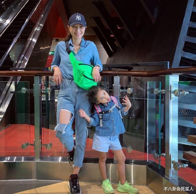 姐姐:《浪姐》姐姐们的娃:郑希怡女儿长相高级,万茜的孩子很神秘