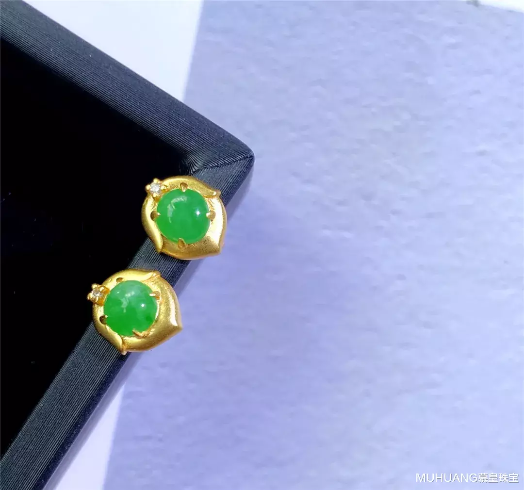 翡翠|翡翠金镶好还是银镶好?