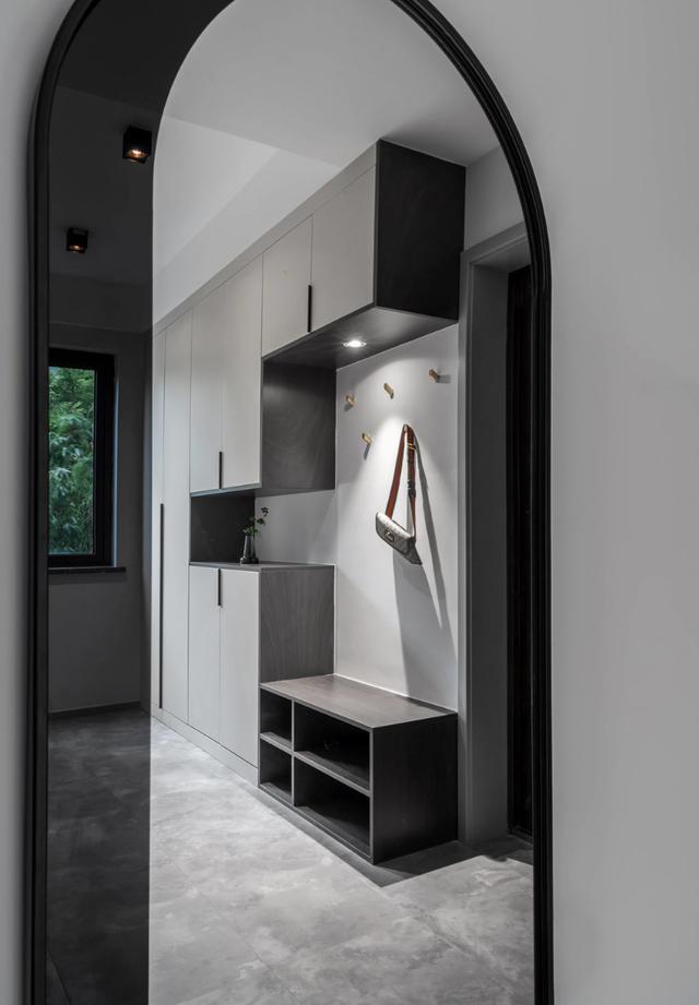 |走进苏州女主新家,客厅刷大白,电视墙做卡座,干净又实用!