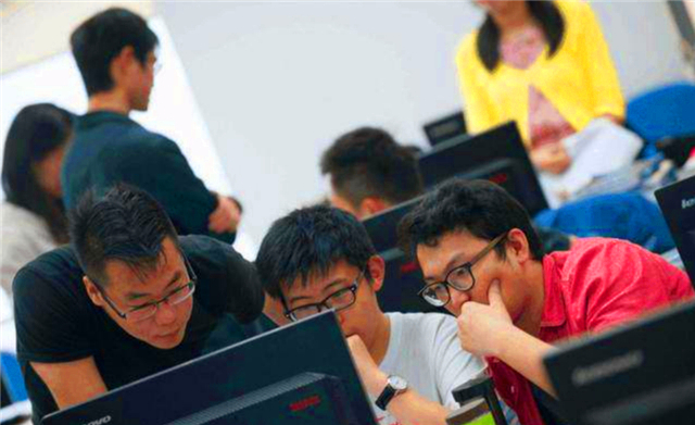 大学|收到大学录取通知书全家开心，但打开录取通知书那一刻全家傻眼了